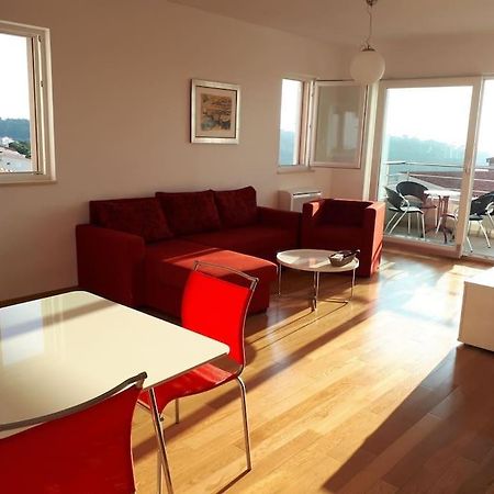 Apartment Lucija - Cozy Flat In The City Center With A Sea View & Parking Makarska Bagian luar foto