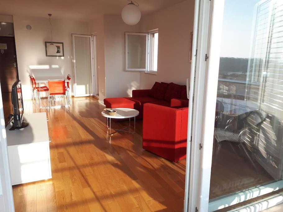 Apartment Lucija - Cozy Flat In The City Center With A Sea View & Parking Makarska Bagian luar foto