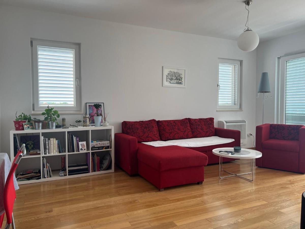 Apartment Lucija - Cozy Flat In The City Center With A Sea View & Parking Makarska Bagian luar foto