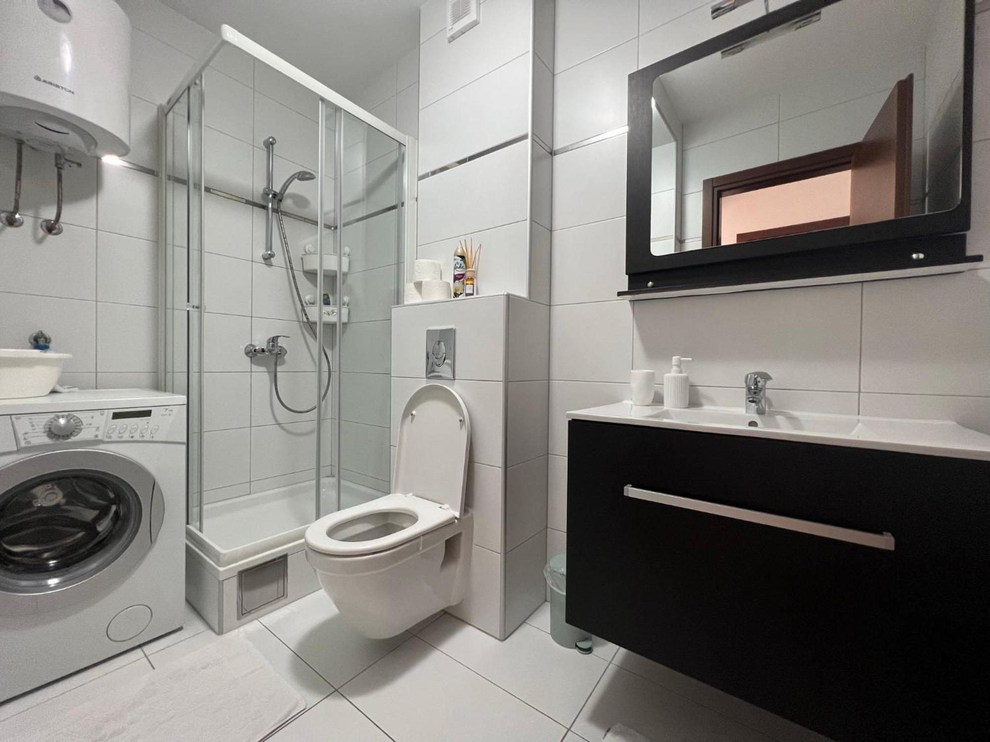 Apartment Lucija - Cozy Flat In The City Center With A Sea View & Parking Makarska Bagian luar foto