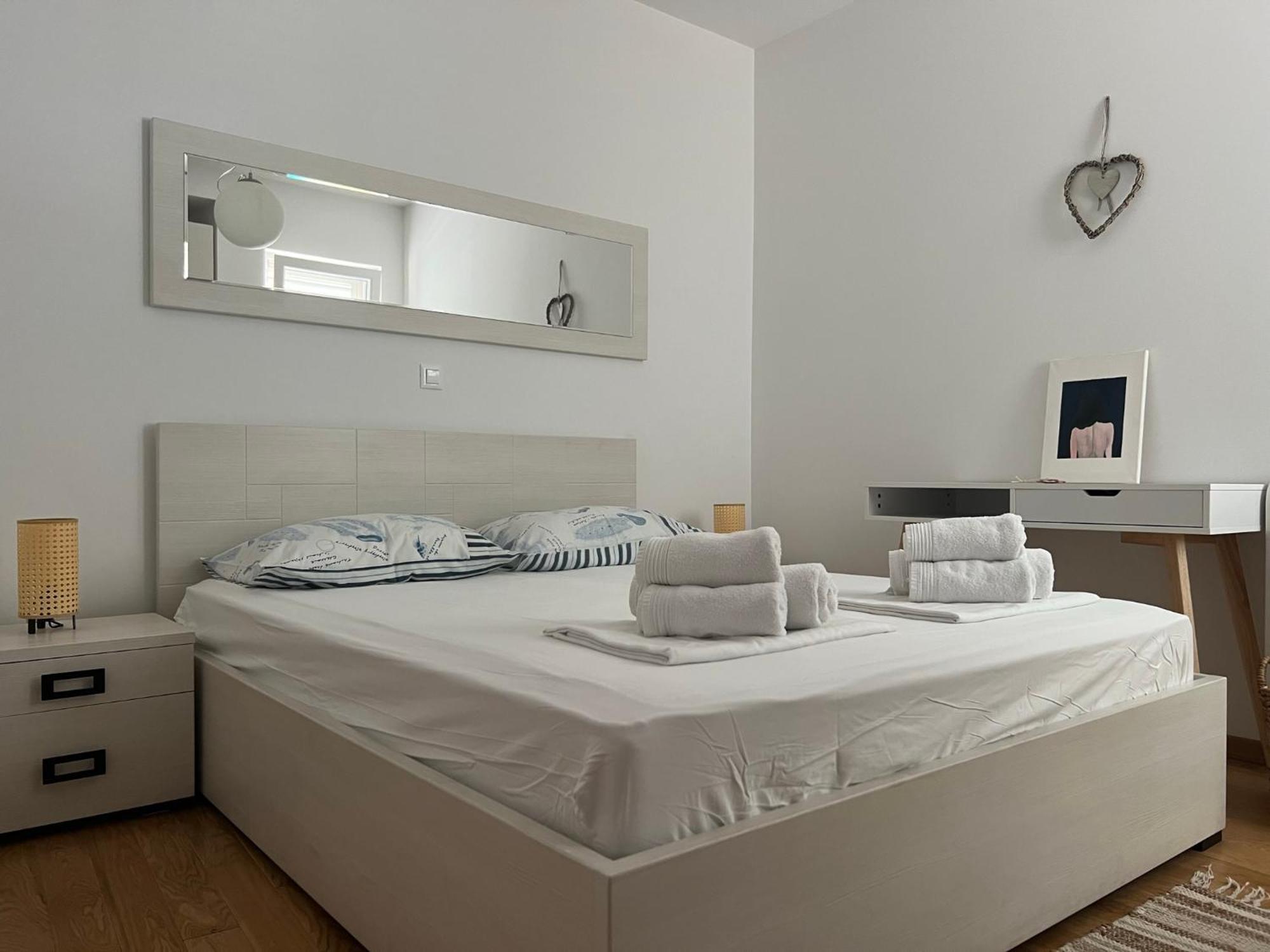 Apartment Lucija - Cozy Flat In The City Center With A Sea View & Parking Makarska Bagian luar foto