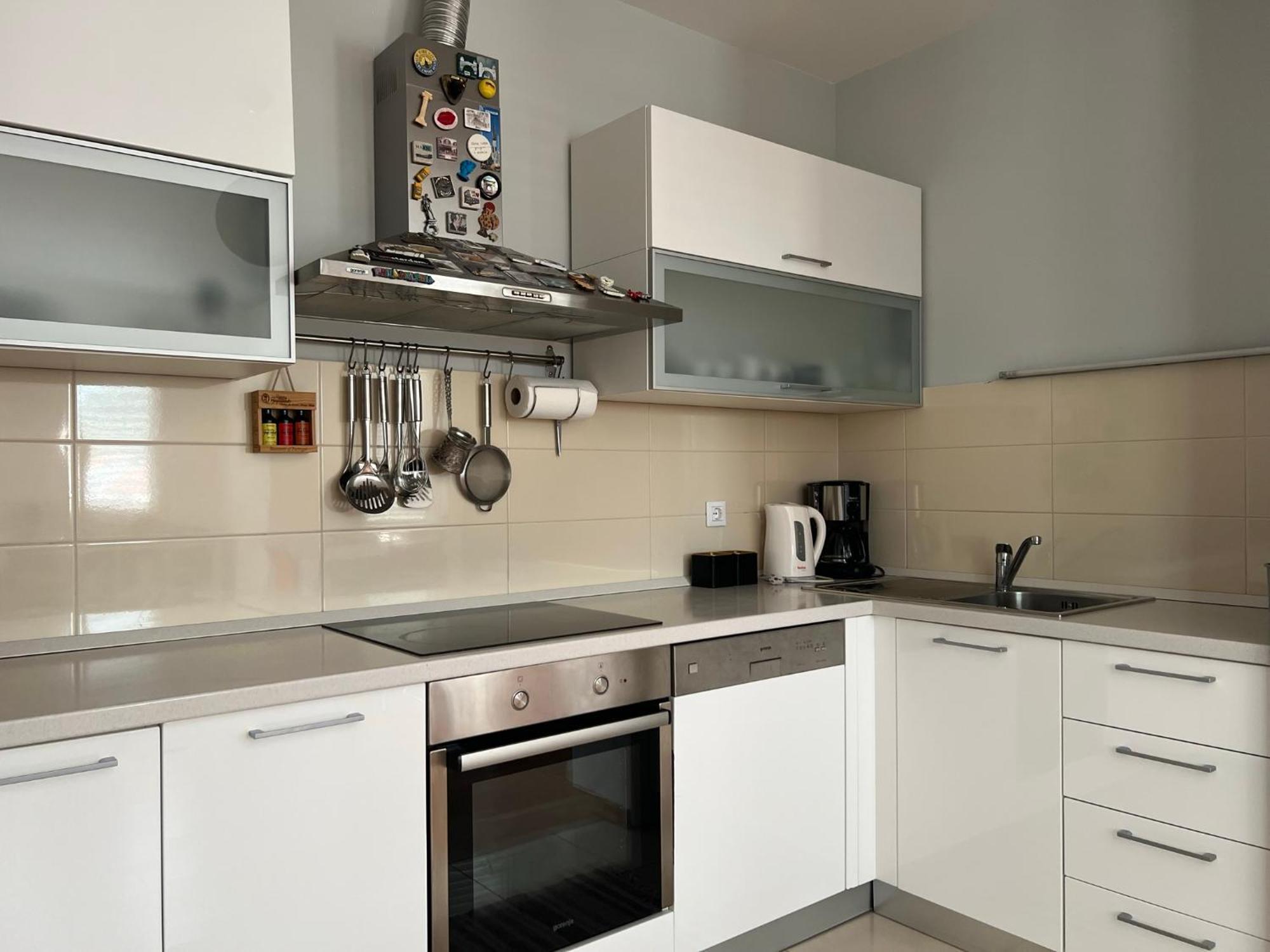 Apartment Lucija - Cozy Flat In The City Center With A Sea View & Parking Makarska Bagian luar foto