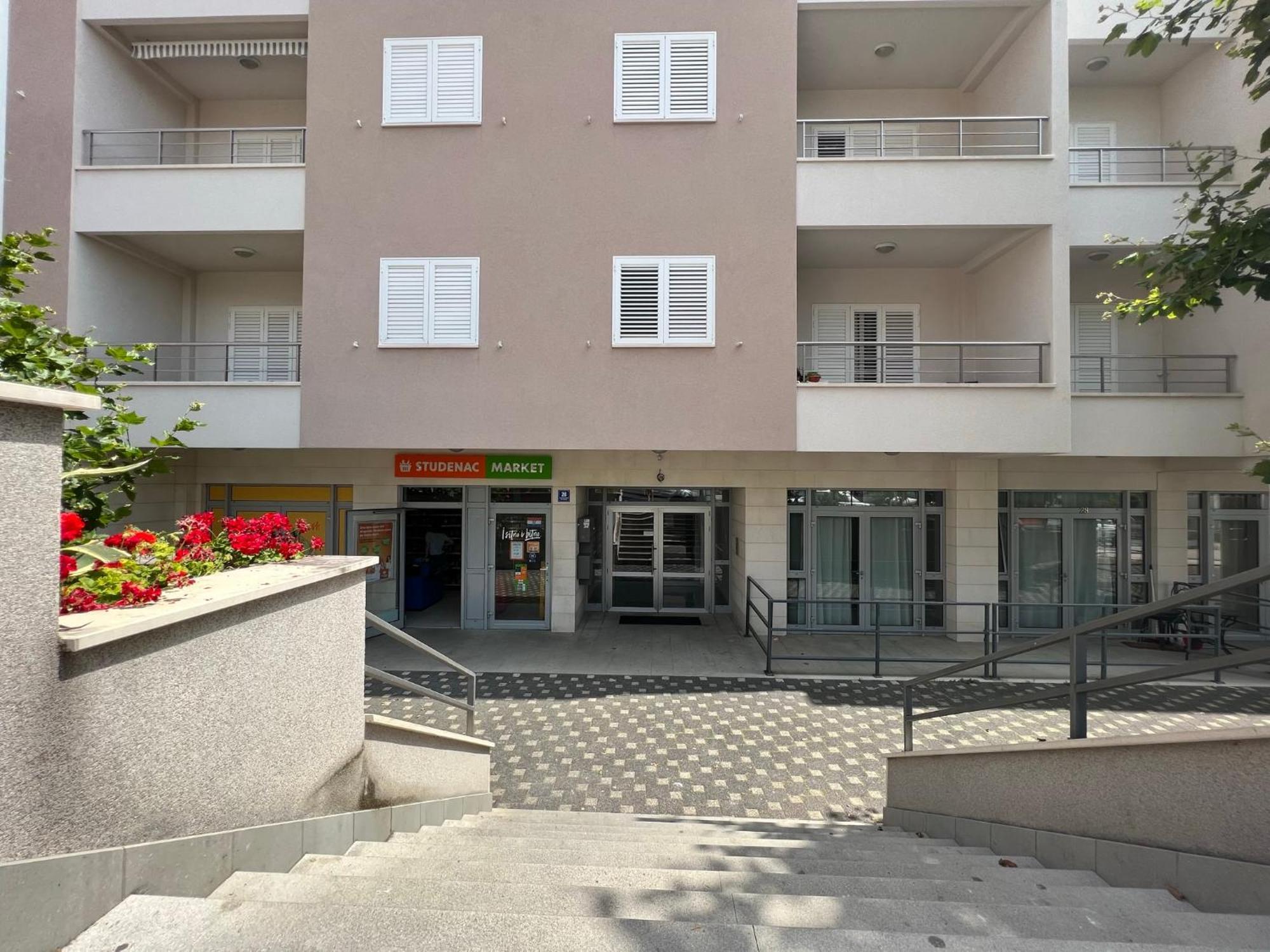 Apartment Lucija - Cozy Flat In The City Center With A Sea View & Parking Makarska Bagian luar foto