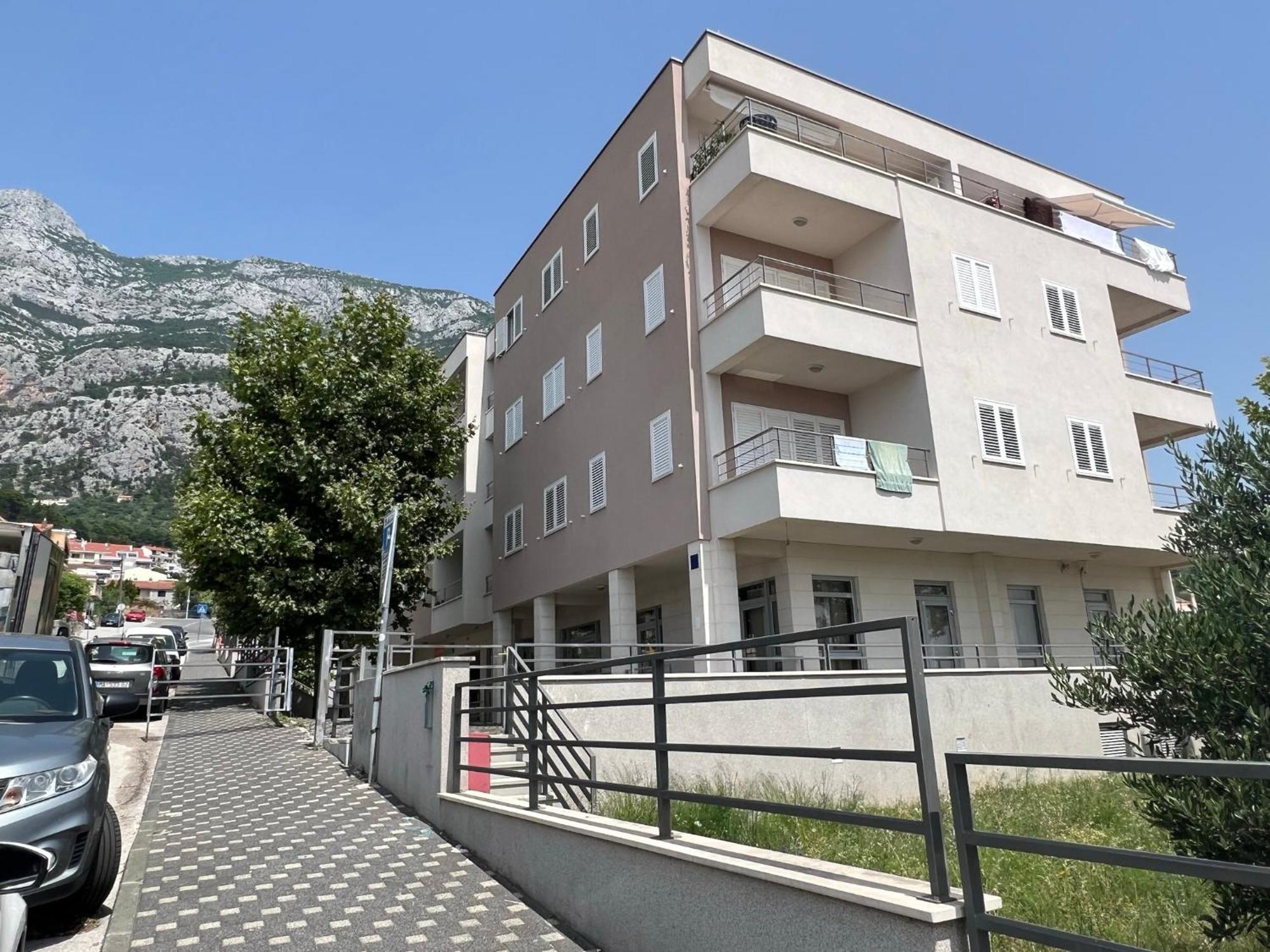 Apartment Lucija - Cozy Flat In The City Center With A Sea View & Parking Makarska Bagian luar foto